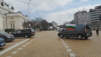На протест: Катафалки пред Народното събрание (ВИДЕО)
