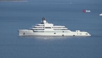 Яхтата на Абрамович акостира в Бодрум