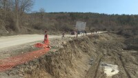 Изоставен ремонт: Кога АПИ ще укрепи свлачището над родопското с. Храбрино?