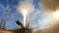 Космическият кораб „Союз МС-26“ върна екипажа си на Земята 