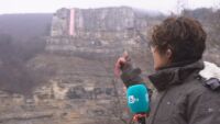 С група алпинисти: Репортер на bTV закачи огромна мартеница край с. Гара Лакатник