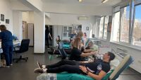 Мъже даряват за жени: Акция по кръводаряване преди Осми март в Бургас