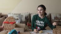Да изработваш ангели от макарони: Как момиче с церебрална парализа прави сувенири, за да се издържа?