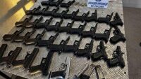 Десетки пистолети откриха митничари в кола на „Лесово“ (СНИМКИ)