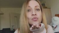 „Доста семпло, но лъчезарно момиче“: Журналист за едната от уличените в шпионаж българки в полза на Кремъл