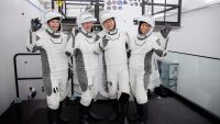 SpaceX ще изстреля 4 души на първата по рода си мисия около земните полюси