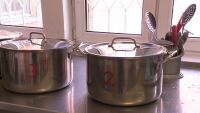 „Кухни-майки“ вместо готвене на място: Ще се подобри ли храната в детските градини?