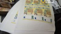 1 200 000 фалшиви евро: Нелегалната печатница за пари била в новопостроена двуетажна къща в изолиран район (СНИМКИ)