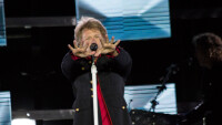 Грандиозното шоу на Bon Jovi приключи преждевременно