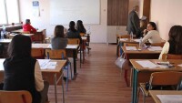 Отново на училище: Как ще държат матура учениците в изолация?