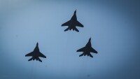Военни самолети и вертолети прелитат над София за 6 май