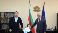 Теленор и PPF Group даряват професионални маски на стойност близо 500 000 лв. за българските болници