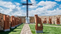 Дворът на кирилицата в Плиска е създаден от арменеца Карен Алексян
