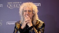 Китаристът на „Куин“ Брайън Мей е претърпял инфаркт