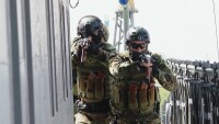 Зрелищно и безупречно: Морските ни тюлени показаха как действат по въздух, суша и земя (ОБЗОР)