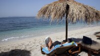 На море в Гърция, но без пари: Възможно ли е това?