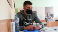 Матури в епидемия: Зрелостниците писаха по 
