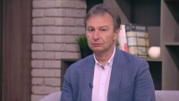 Доц. Калпачки: Преекспонира се рискът от тромбози след ваксинация срещу COVID-19