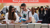 60 шатри и 140 издателства от страната: Откриват Алеята на книгата пред НДК