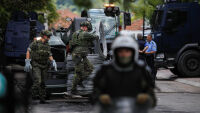 НАТО изпраща още 700 военни в Косово