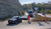 Започна ремонтът при кръговото край Бяла на пътя Русе - Бяла (СНИМКИ)