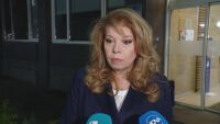 Йотова: Дълбоко безпокойство буди стрелбата на срещата на Тръмп с кореспонденти