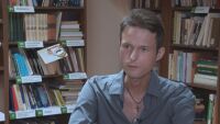 Кожата, мускулите и органите му се втвърдяват: 27-годишният Дарин има нужда от помощта ни