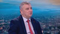 Ректорът на УНСС: Студентите трябва да се насърчават да използват ИИ, но не и когато ги изпитваме