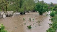 Река Вит излезе от коритото си в Тетевен, свикан е кризисен щаб