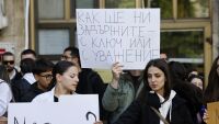 Заплатите на медиците: Комисията отхвърли предложението за 6000 лв. за лекари и 4000 лв. за сестри