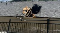 Втори път за няколко месеца: Кола се заби в покрив на зала за ветерани (ВИДЕО)