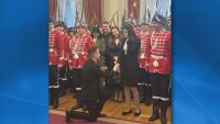 „Ще си спомням усмивката на госпожата президент“: Кои са младите, които се сгодиха в Гербовата зала?