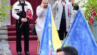 С кислород през носа и осигурен стол: Норвежката принцеса Мете-Марит трудно стои права