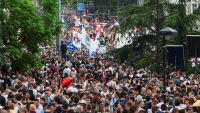 Къде се събраха над 180 000 души на антиправителствен протест?