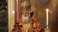 Патриарх Неофит остава в болница за лечение
