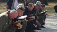 Румен Радев участва във военен ритуал на Централните софийски гробища