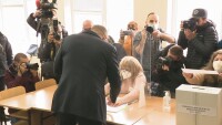 Балотажът: Кандидат-президентите гласуваха и призоваха за активност