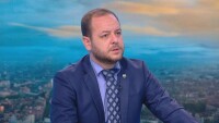Сандов: ДБ обсъжда и само парламентарна подкрепа за кабинет на Петков