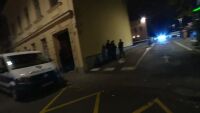 Напрежение в Загреб: Полицията спря влизането на маскирана група в сръбския културен център