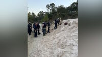 12-годишно момиче едва не загина, затрупано от пясък (СНИМКИ)
