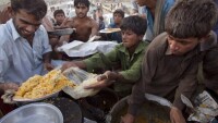 Половината от храната, която се произвежда по света, се изхвърля