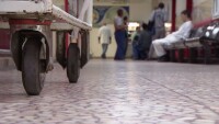 Залятата с киселина жена е в болница с опасност за живота 