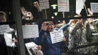 Протест с голи гърди срещу филмова ретроспекция на Роман Полански