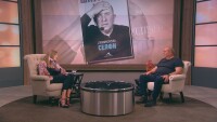 „Хумористично селфи”: Шкумбата отпразнува 45 години на сцена с автобиографичната книга 