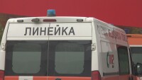 Шофьор заспа зад волана, навлезе в насрещното и се блъсна челно в друга кола
