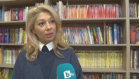 Деца даряват книги за обновяване на библиотеките в училище 