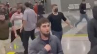 В търсене на евреи: Десетки мъже нахлуха в международното летище на Дагестан