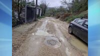 „От 10 месеца сме в този ад“: След смяна на водопровода цяла улица във Варна изчезва
