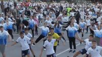 Физзарядка преди учебните часове – инициатива на Енчо Керязов