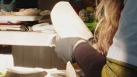 „На двора, на коляно, където падне“: Как работят реставраторите в Историческия музей във Варна? 